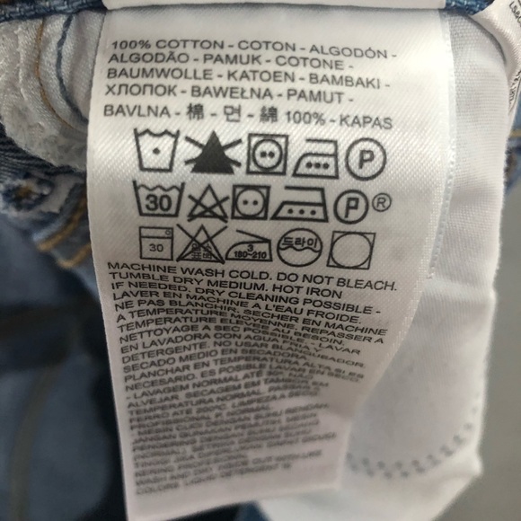 Levi’s High Waisted A-Line Mom Denim Shorts - Picture 8 of 8
